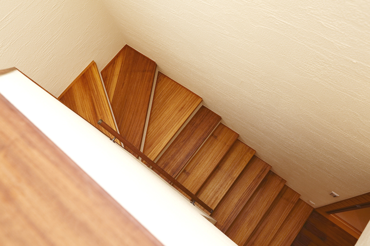 木の家 階段
